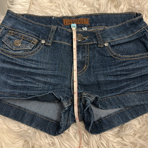 Free Culture jean shorts - Picture 14 of 15